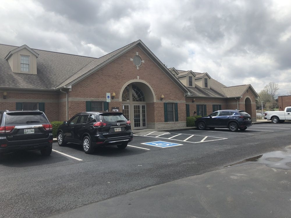 Powell - Like New Professional Office: 7317 Clinton Hwy, Powell, TN 37849